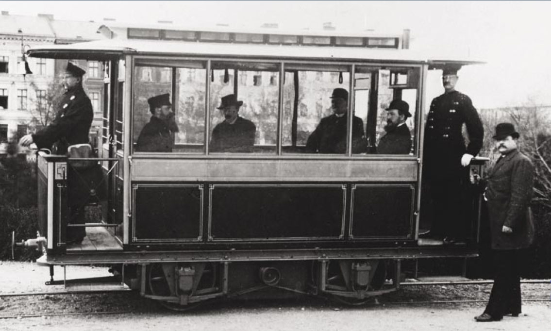 1881First_electric_tram-_in_Lichterfelde