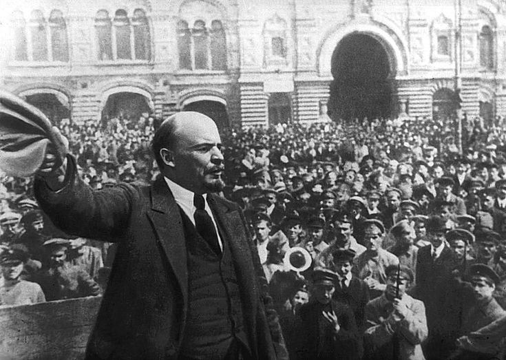 1917LeninAtRedSquare