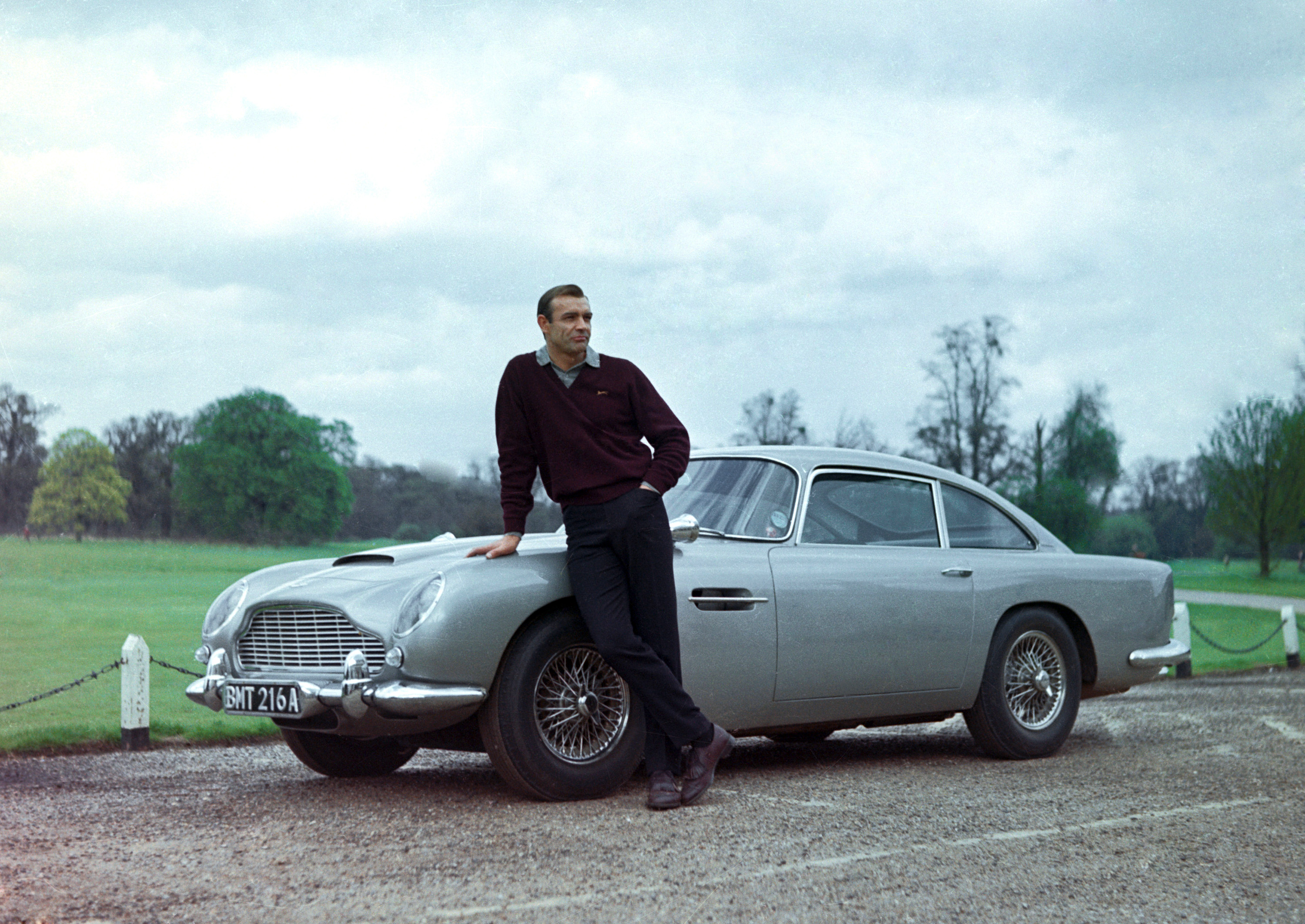 GOLDFINGER, Sean Connery, 1964.